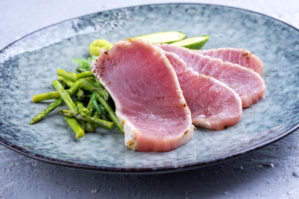Tataki de atún soasado con salsa de cítricos