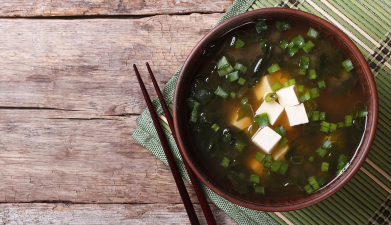 sopa de miso con tofu